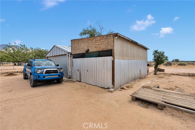 10378 Willow Wells Avenue, Lucerne Valley CA: https://media.crmls.org/medias/a844d8ee-8fdc-4be1-a527-938f49775319.jpg