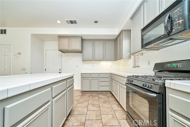 Detail Gallery Image 14 of 52 For 26244 Charismatic Ct, Moreno Valley,  CA 92555 - 4 Beds | 2/1 Baths