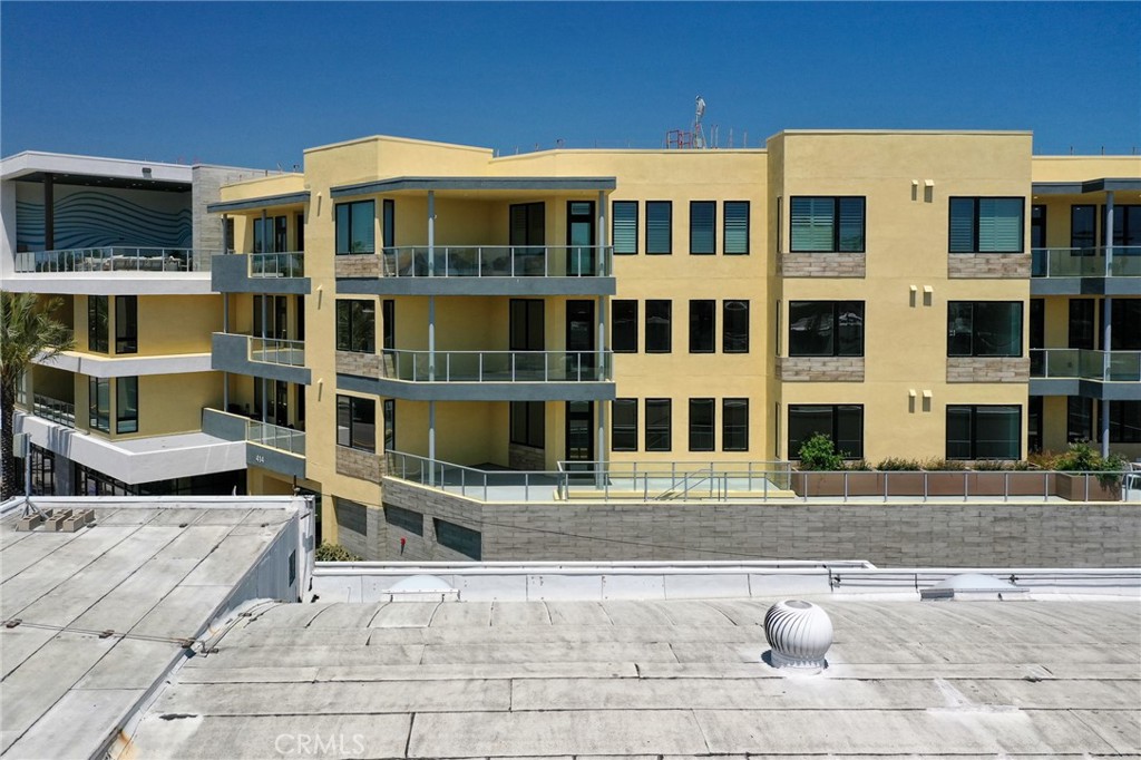 https://media.crmls.org/medias/a8456d7b-4a38-4885-ae79-e574dff82c34.jpg?preset=X-Large