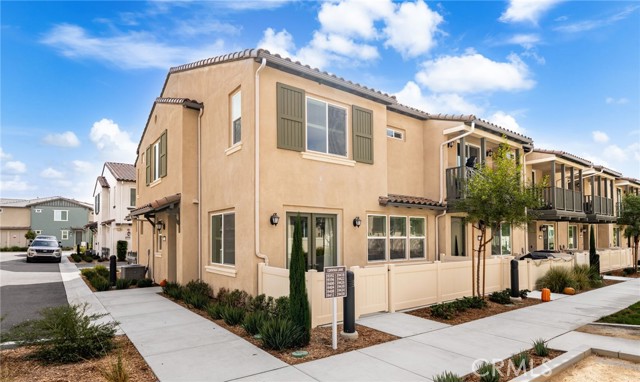 Detail Gallery Image 4 of 37 For 39438 Corvina, Temecula,  CA 92591 - 4 Beds | 2/1 Baths