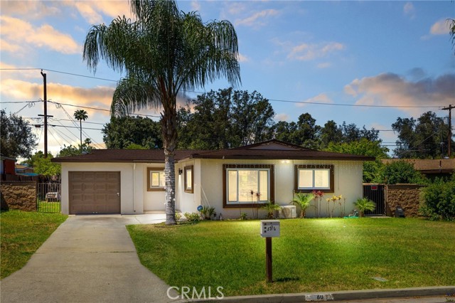 Detail Gallery Image 1 of 34 For 3160 David St, Riverside,  CA 92506 - 3 Beds | 1 Baths