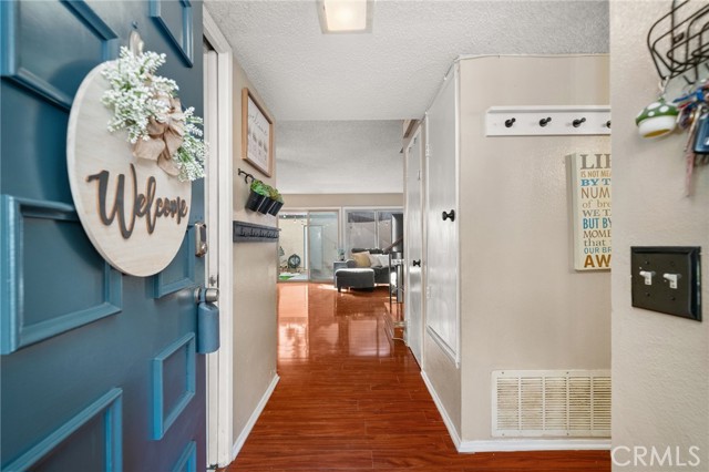 Detail Gallery Image 2 of 22 For 1918 S Dryden Ln, West Covina,  CA 91792 - 3 Beds | 1/1 Baths