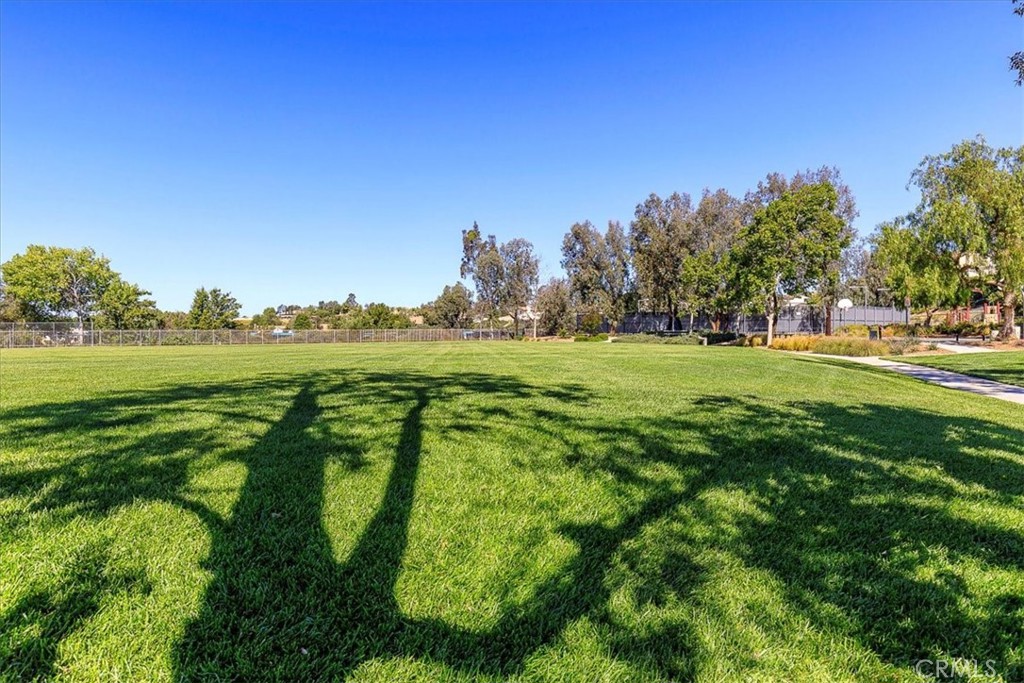 https://media.crmls.org/medias/a84718d8-a770-470f-a304-6c13e552e9a1.jpg?preset=X-Large