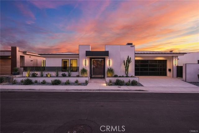 Detail Gallery Image 6 of 58 For 1207 Dolphin Ter, Corona Del Mar,  CA 92625 - 6 Beds | 6/2 Baths