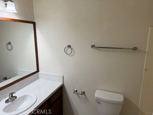 Detail Gallery Image 6 of 14 For 453 E Lancaster, Lancaster,  CA 93535 - 2 Beds | 2 Baths