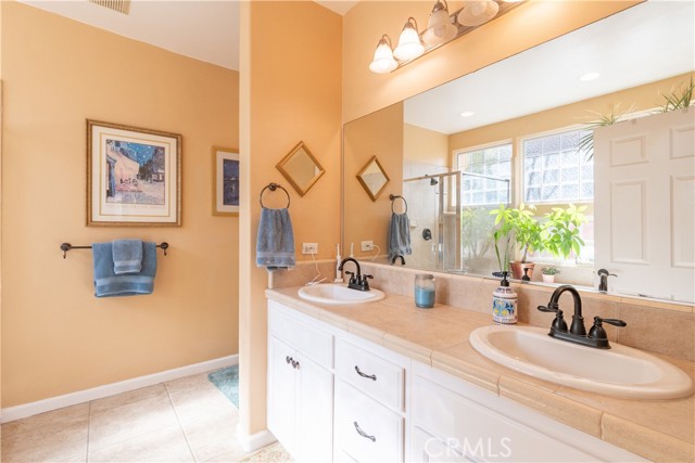 Detail Gallery Image 8 of 28 For 611 Larkfield Pl, Paso Robles,  CA 93446 - 5 Beds | 2/1 Baths