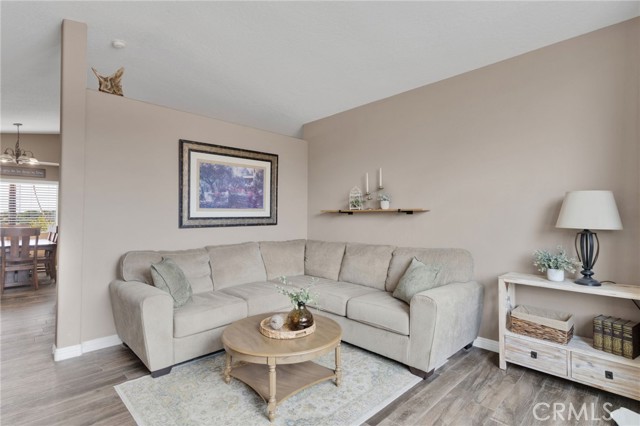 Detail Gallery Image 8 of 69 For 6297 Coleridge, Oak Hills,  CA 92344 - 7 Beds | 4 Baths