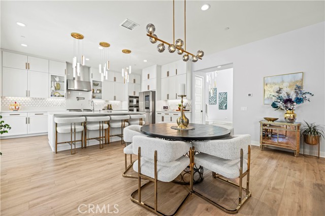 Detail Gallery Image 8 of 57 For 28618 Bloom, Saugus,  CA 91350 - 5 Beds | 4/1 Baths