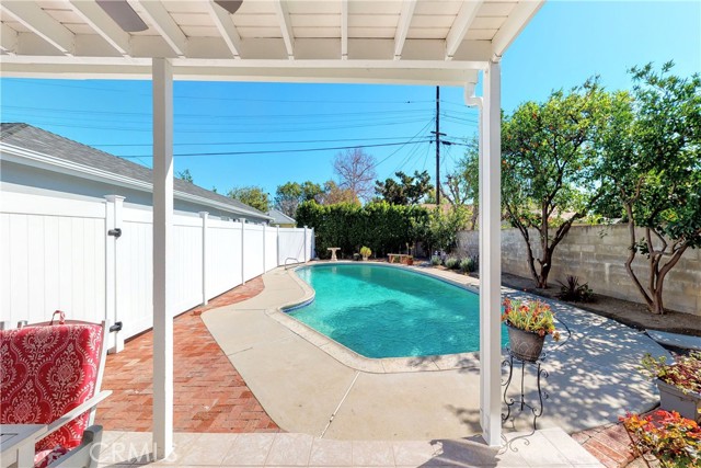 Detail Gallery Image 2 of 35 For 7648 Ostrom Ave, Lake Balboa,  CA 91406 - 4 Beds | 3 Baths