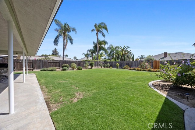 7705 Terry John Avenue, Bakersfield CA: https://media.crmls.org/medias/a8496aaa-ecfd-4084-81d3-ae6951008c2b.jpg