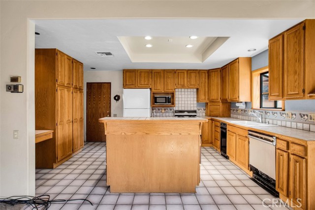 Detail Gallery Image 11 of 65 For 52324 Canyon Rd, Morongo Valley,  CA 92256 - 3 Beds | 2/1 Baths