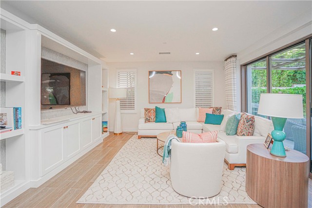 Detail Gallery Image 7 of 32 For 205 Oceano, Irvine,  CA 92602 - 3 Beds | 2/1 Baths