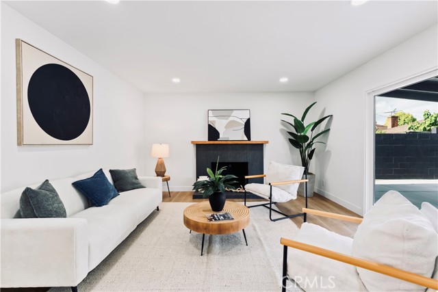 2514 S Rita Way, Santa Ana CA: https://media.crmls.org/medias/a84bc773-36a3-4538-9f8c-72fe49d99c29.jpg