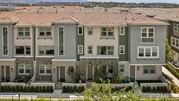 323 Adela, Lake Forest CA: https://media.crmls.org/medias/a84d48f7-4be3-41c0-bf05-3ecd2cb28016.jpg