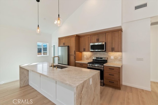 Detail Gallery Image 14 of 50 For 304 San Anselmo, Big Bear City,  CA 92314 - 3 Beds | 3/1 Baths