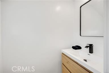 https://media.crmls.org/medias/a84fa824-3fcf-4c11-9670-1938c4671922.jpg?preset=X-Large