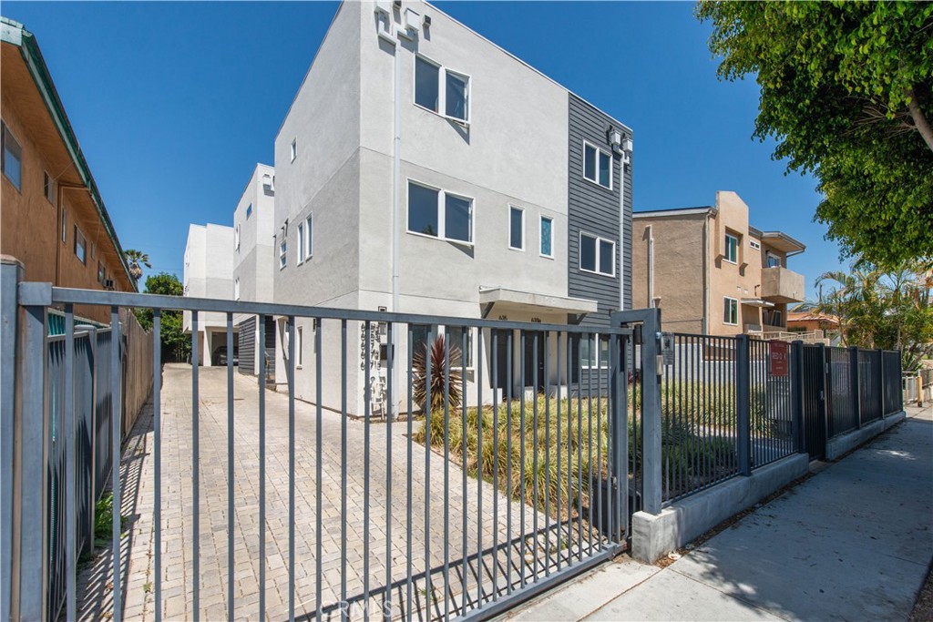 635 N Harvard Boulevard #637.33 — image 1