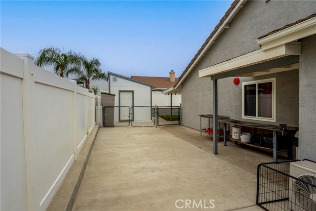 7483 Catalpa Avenue, Highland CA: https://media.crmls.org/medias/a851e34e-6585-4f88-a4ed-49a168721639.jpg