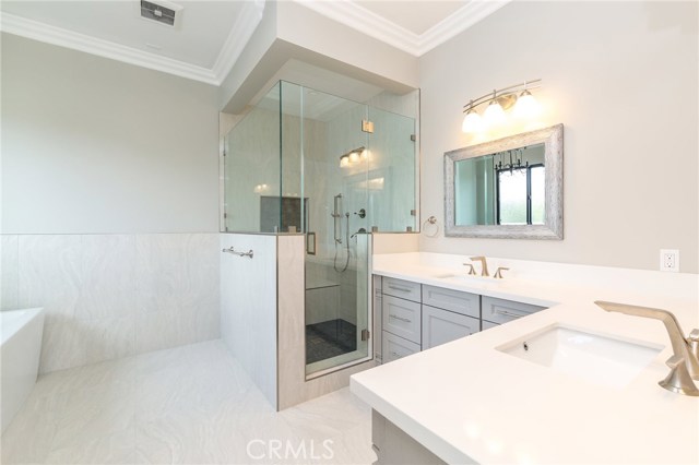 1934 Robinson Street, Redondo Beach, California 90278, 5 Bedrooms Bedrooms, ,2 BathroomsBathrooms,Residential,Sold,Robinson,SB17235587