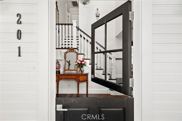 Detail Gallery Image 3 of 28 For 201 E 21st St, Costa Mesa,  CA 92627 - 3 Beds | 2/1 Baths