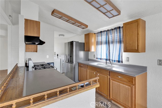 Detail Gallery Image 11 of 27 For 16473 Green Tree Bld, Victorville,  CA 92395 - 2 Beds | 2 Baths