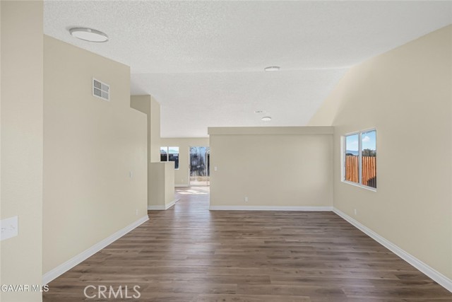 Detail Gallery Image 3 of 28 For 1048 Sequoia Lane, Rosamond,  CA 93560 - 3 Beds | 2 Baths