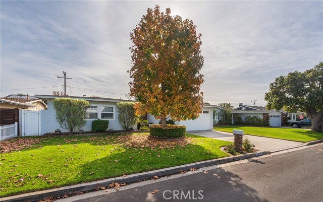 Detail Gallery Image 2 of 37 For 1518 Priscilla Ln, Newport Beach,  CA 92660 - 3 Beds | 3 Baths