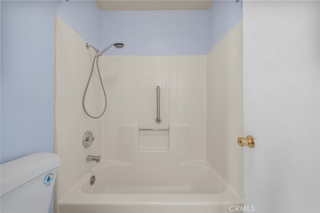 https://media.crmls.org/medias/a854d866-bff6-4d25-9baa-1bed75211331.jpg?preset=X-Large