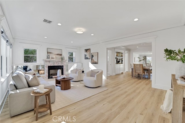 Detail Gallery Image 7 of 40 For 337 N Beachwood, Los Angeles,  CA 90004 - 3 Beds | 2 Baths