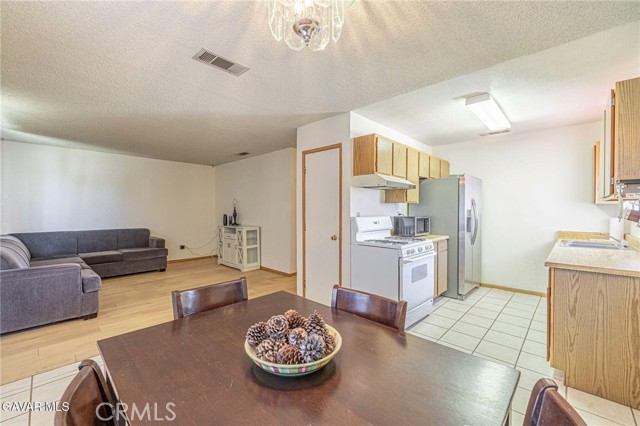 8119 Walpole Avenue, California City CA: https://media.crmls.org/medias/a8586d57-ed80-498a-9bca-5c760cc765e3.jpg