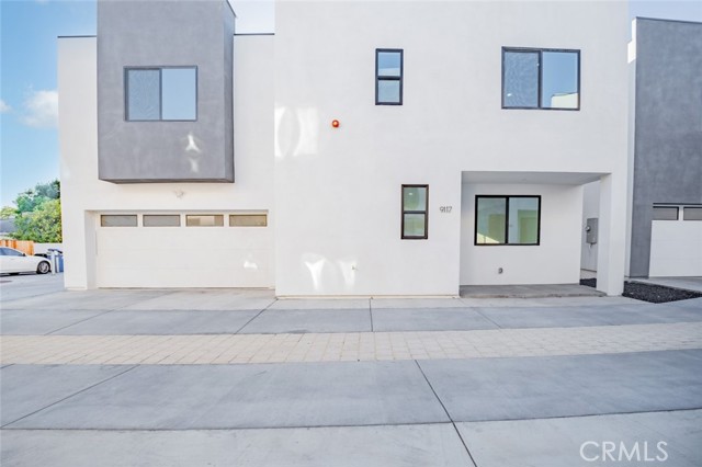 Detail Gallery Image 2 of 33 For 9117 N Nilo Ln, Panorama City,  CA 91402 - 4 Beds | 3/1 Baths