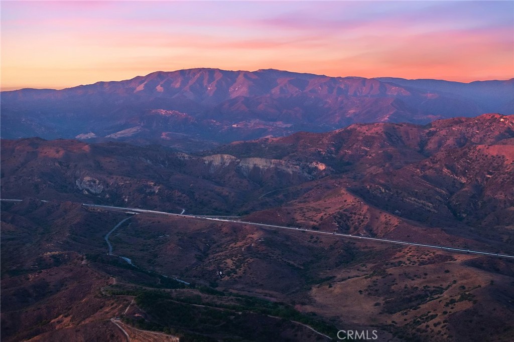 https://media.crmls.org/medias/a85aa306-5b53-450e-a739-d261318ad1df.jpg?preset=X-Large