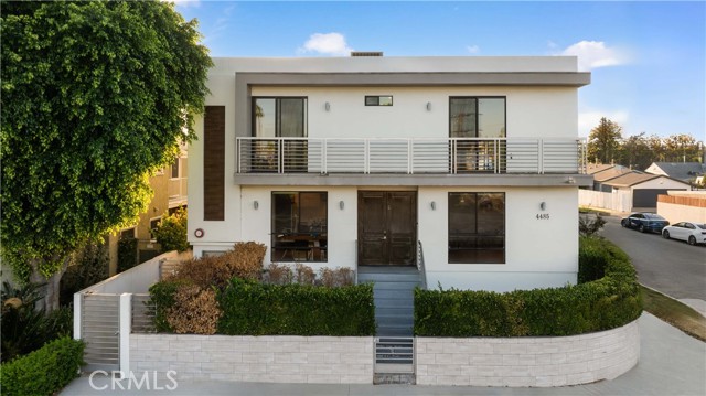 Detail Gallery Image 2 of 45 For 4485 Hazeltine Ave #1,  Sherman Oaks,  CA 91423 - 2 Beds | 2/1 Baths