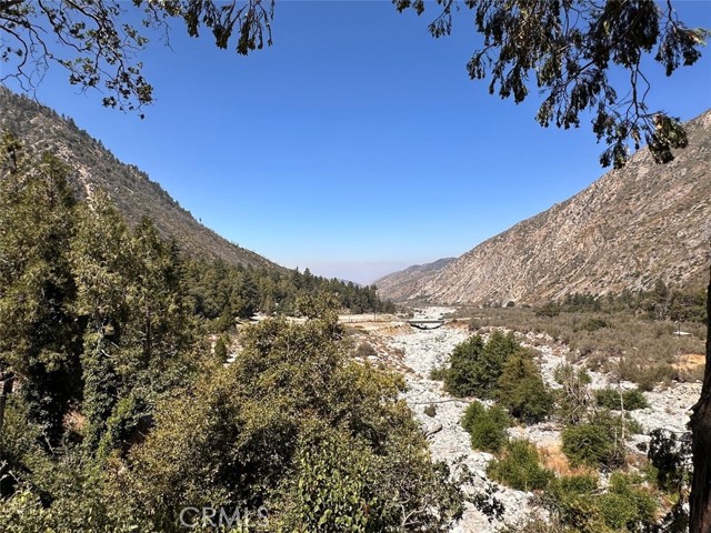 39722 Valley Of The Falls Drive, Forest Falls CA: https://media.crmls.org/medias/a85c3206-9cc2-4b32-9c15-e9176dc73b91.jpg