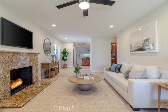 Detail Gallery Image 4 of 50 For 3822 S Cloverdale Ave, Los Angeles,  CA 90008 - 5 Beds | 3 Baths