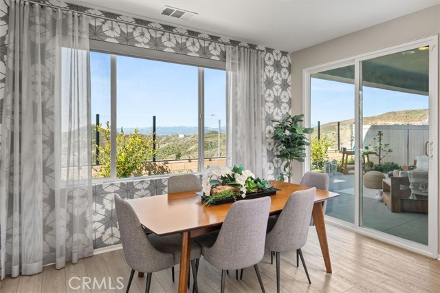 Detail Gallery Image 13 of 63 For 18262 Astro Ct, Saugus,  CA 91350 - 4 Beds | 3 Baths