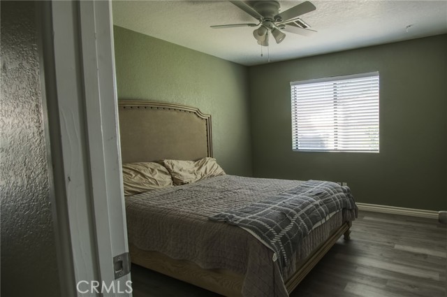 Image 18 of 32 For 9839 9839 Warwick Dr