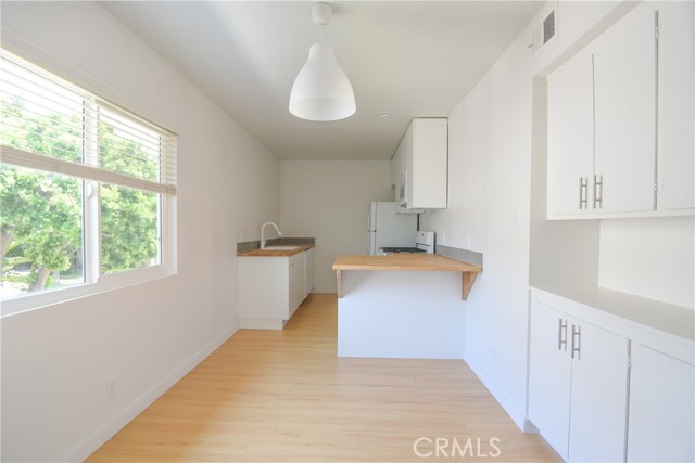 Detail Gallery Image 6 of 20 For 11921 Goshen Ave #4,  Los Angeles,  CA 90049 - 2 Beds | 2 Baths