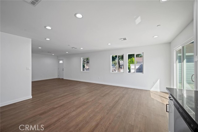 Detail Gallery Image 6 of 17 For 7443 Balcom Ave, Reseda,  CA 91335 - 3 Beds | 2 Baths