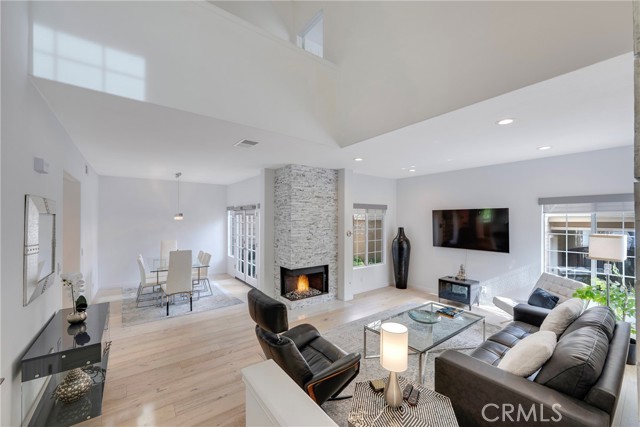 939 Blue Mountain, Westlake Village CA: https://media.crmls.org/medias/a862c281-6759-404e-8f76-a625747552fa.jpg