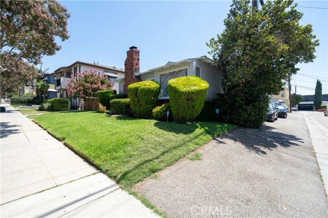 310 Cornell Drive, Burbank CA: https://media.crmls.org/medias/a864ae7c-19e0-4fe5-87e1-e771ea760836.jpg