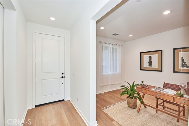 Detail Gallery Image 4 of 44 For 34955 S Serano Sq, Yucaipa,  CA 92399 - 5 Beds | 4 Baths