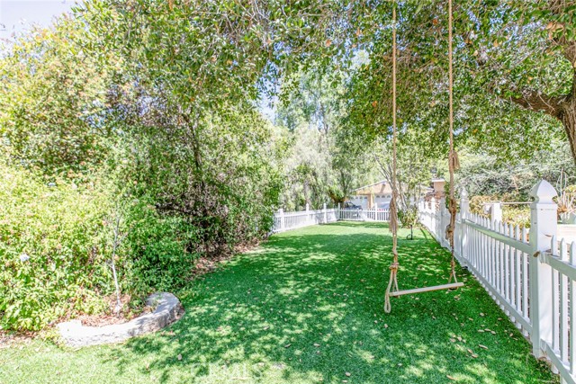 10058 Sunland Boulevard, Sunland CA: https://media.crmls.org/medias/a865698c-4fc8-4329-8037-4417e6765d9b.jpg