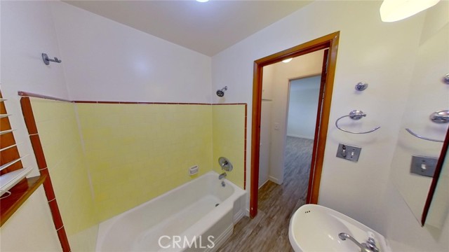 519 Poppy Avenue, Corona del Mar CA: https://media.crmls.org/medias/a865c309-808c-423d-bab1-8f4c6c65cb92.jpg