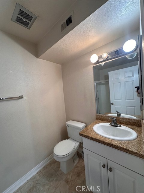 21450 Burbank Boulevard, Woodland Hills CA: https://media.crmls.org/medias/a8663344-bc4b-4982-82c3-8a38feec6cba.jpg