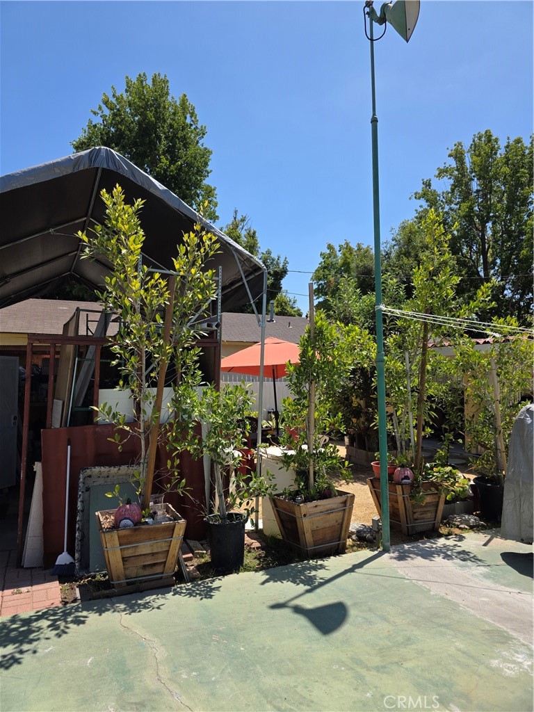 https://media.crmls.org/medias/a86640fd-af45-46fe-9789-77cf0605bb57.jpg?preset=X-Large