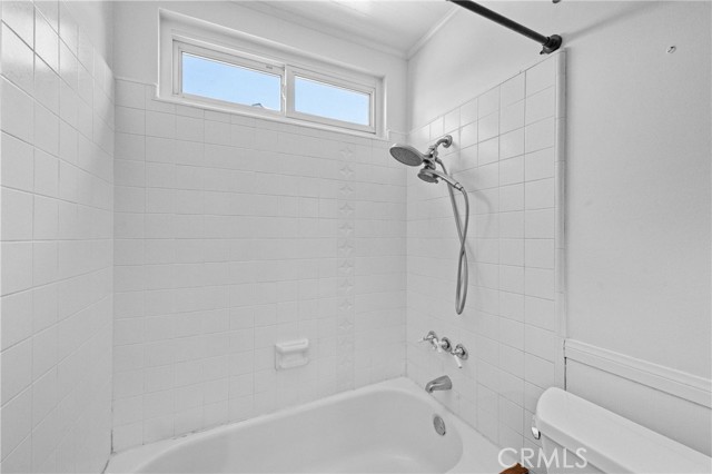 9882 Kings Canyon Drive, Huntington Beach CA: https://media.crmls.org/medias/a8677fb2-9ffa-446d-9b3f-b14cc7e43e1f.jpg