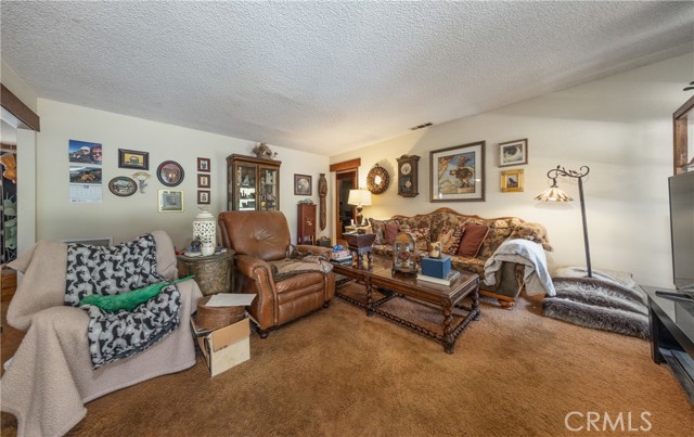 26600 Rio Vista Drive, Hemet CA: https://media.crmls.org/medias/a867f769-4852-4576-b564-956e57978251.jpg