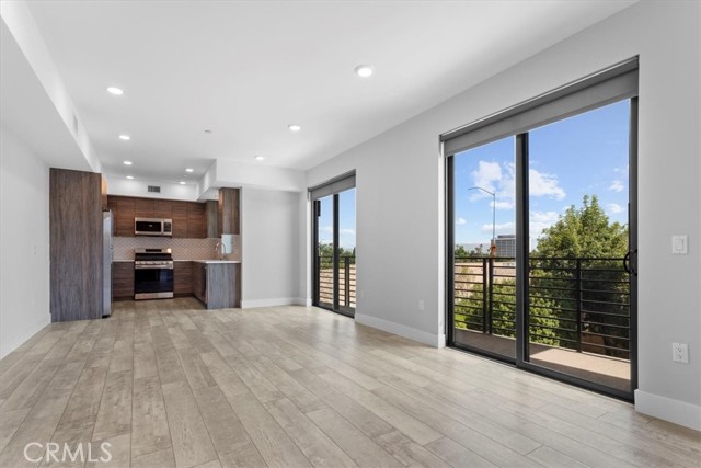 4383 Sepulveda Boulevard, Sherman Oaks CA: https://media.crmls.org/medias/a8686e1f-2d6f-47f9-baf4-28f6351f01d4.jpg