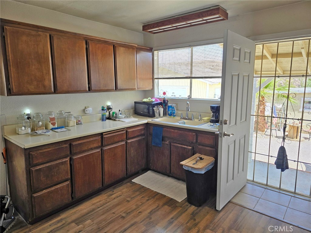 https://media.crmls.org/medias/a868ef92-04da-4fc2-821b-6415fa1f3d87.jpg?preset=X-Large